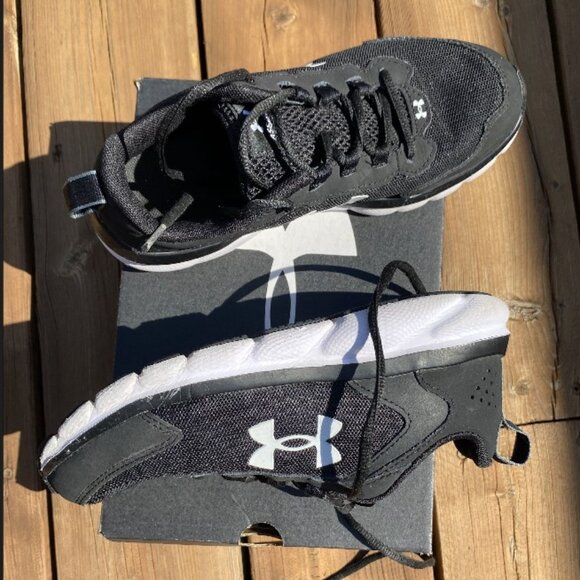 Under Armour  Boys Running Shoes 4Y Black/White - Picture 1 of 10